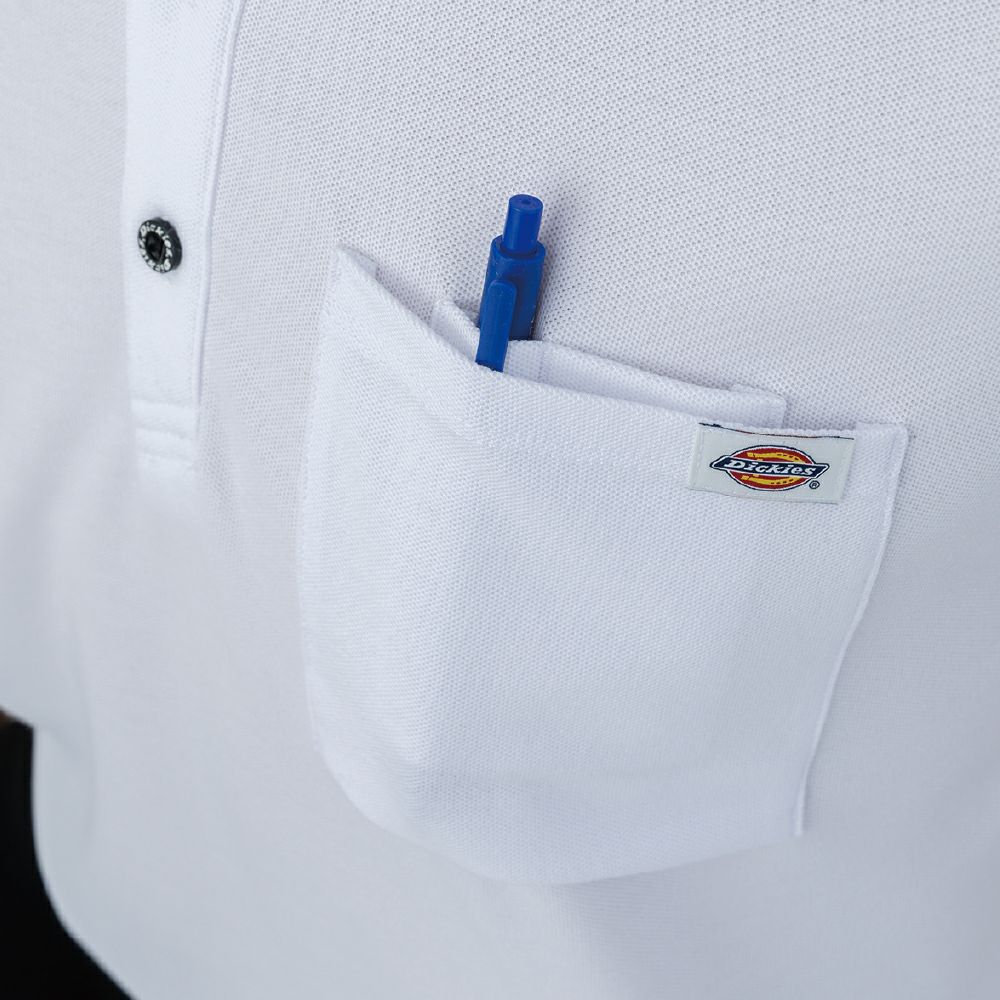 Wポケット(胸ポケット内にペン差し)